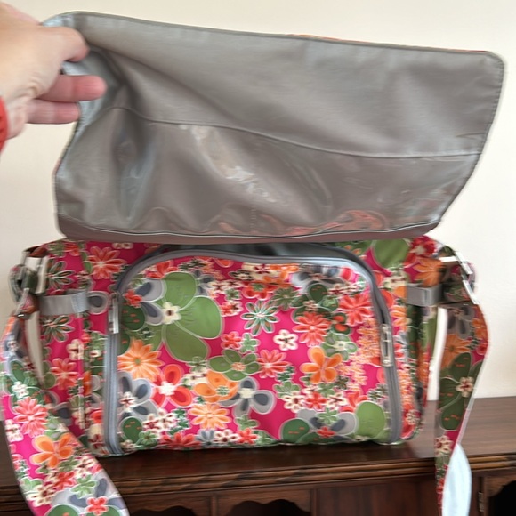 Beautiful diaper bag, floral medley design - Picture 3 of 14